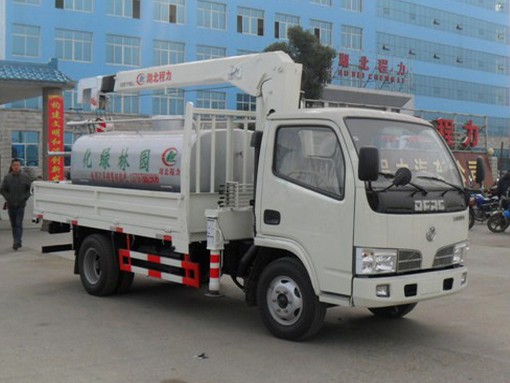 多功能灑水車——東風多利卡隨車吊灑水車