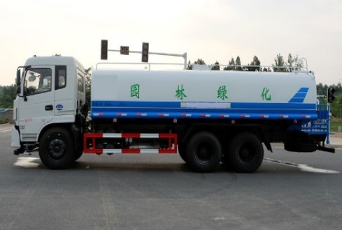 工程灑水車報價_東風(fēng)專底后雙橋20噸工程灑水車