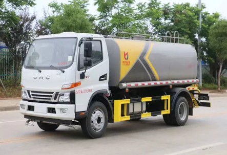 8噸灑水車價(jià)格_國六8-10噸江淮駿鈴綠化灑水車廠家價(jià)格